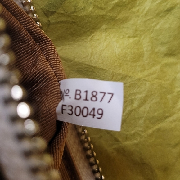 NWT Coach Signature Embossed White Leather Wristlet Wallet - Picture 5 of 11